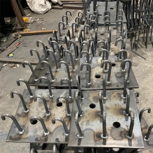 图纸中如何确定塔城预埋件的位置？