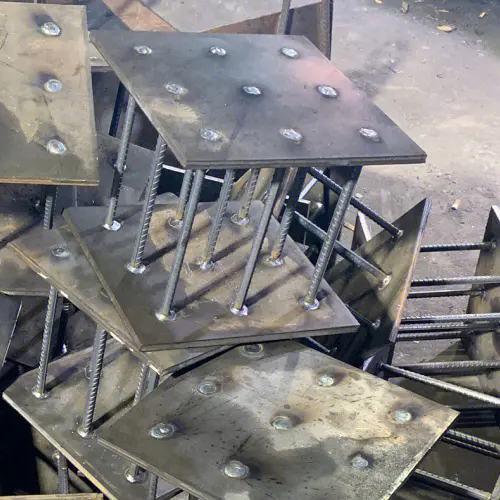 在确定塔城预埋件位置时，需要考虑以下几点